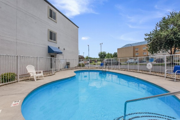 Americas Best Value Inn Knoxville East Main image