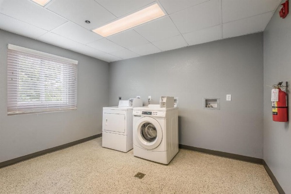 Americas Best Value Inn Knoxville East image 9